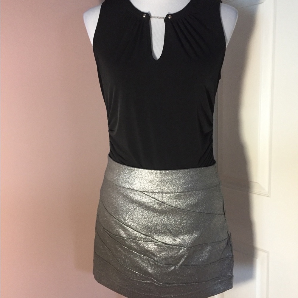 NWOT Express mini skit size 6
